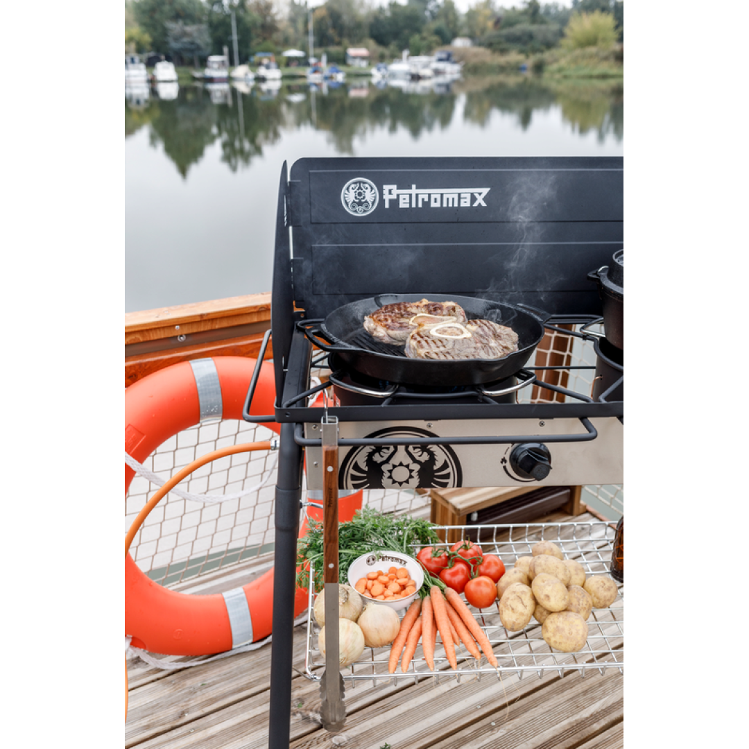 PETROMAX GRILL TIGANJ OD LIVENOG GVOŽĐA SA DVE RUČKE GP30H-T