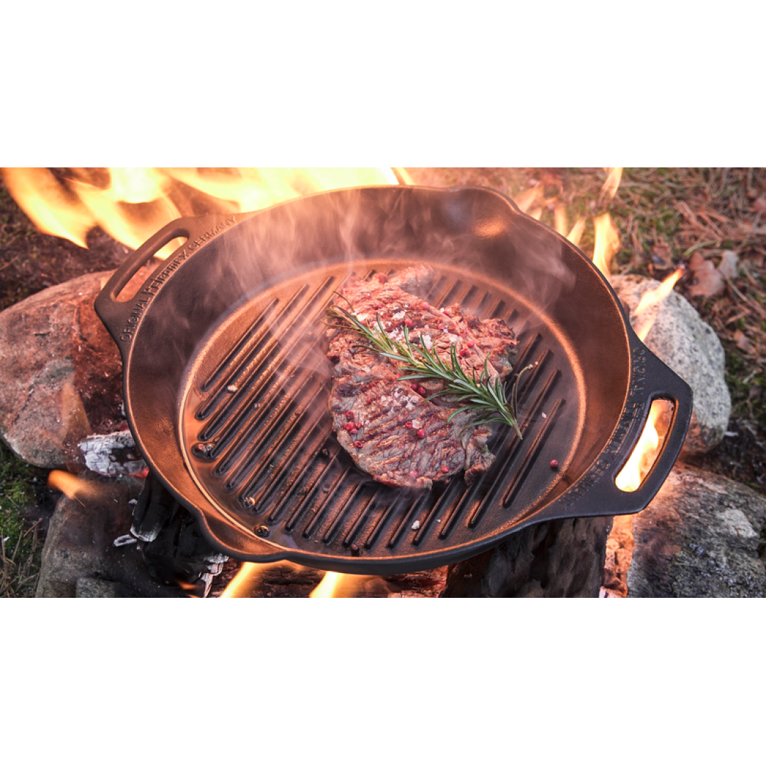 PETROMAX GRILL TIGANJ OD LIVENOG GVOŽĐA SA DVE RUČKE GP30H-T